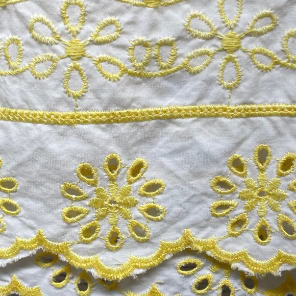 Talbots White Yellow Scoop Scallop Eyelet Embroidered Hem Top size Mp - Picture 6 of 9